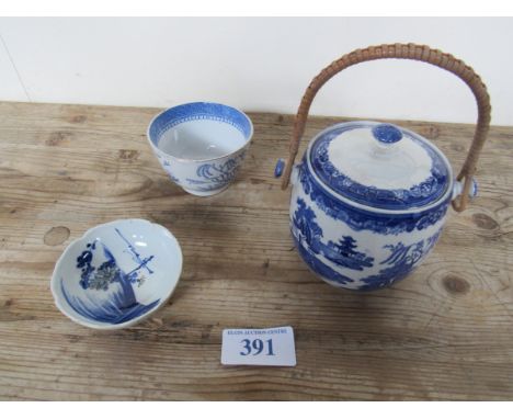  Sale Item:    2 BLUE & WHITE BOWLS & BISCUIT BARREL (AF)  Vat Status:   No Vat   Buyers Premium:  This lot is subject to a B