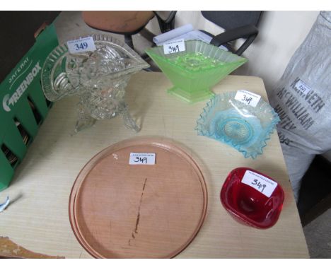  Sale Item:    2 GLASS FLOWER VASES (AF)   Vat Status:   No Vat   Buyers Premium:  This lot is subject to a Buyers Premium of