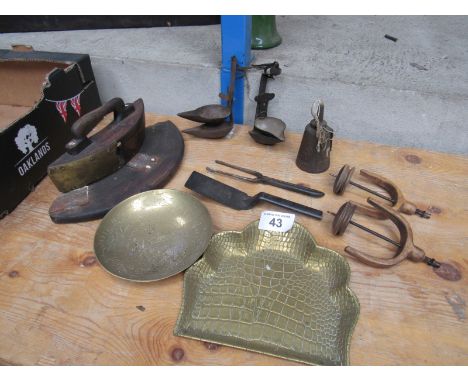  Sale Item:    BOX CRUISIE LAMPS & MISC   Vat Status:   No Vat   Buyers Premium:  This lot is subject to a Buyers Premium of 