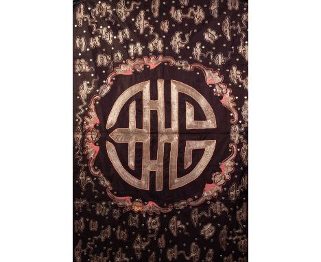 A CHINESE LATE QING/REPUBLIC PERIOD SILK AND GOLD THREAD EMBROIDERED HORIZONTAL HANGING, applied with numerous small gilt met