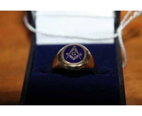 GENT'S 9CT GOLD MASONIC RING
with Masonic emblem in blue to bezel, bearing full hallmarks, size U
