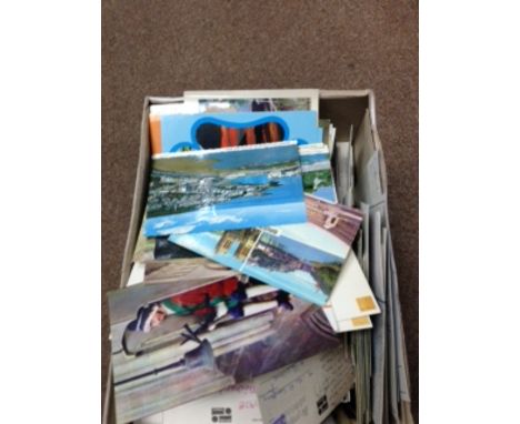 LARGE LOT OF VINTAGE POSTCARDS
mainly mid-20th century, mainly of British tourist views, souvenir sites, etc