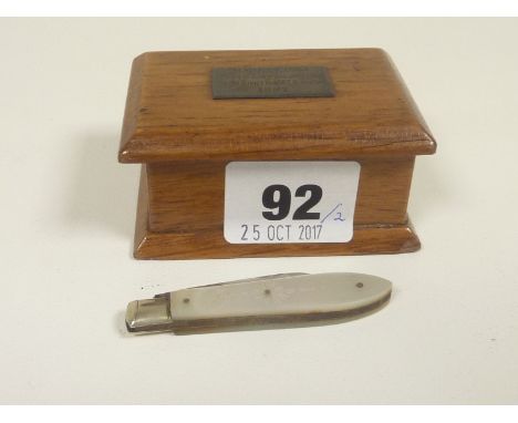 Oak snuff box "Oak Felled by W.E. Gladstone" and a mother of pearl and silver fruit knife. (2)