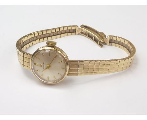 Lady's Tissot 9ct gold bracelet watch, manual. Condition Report. 17g gross