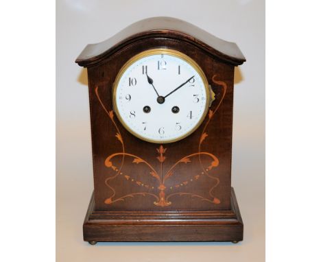 Kaminuhr in Mahagonigehäuse, Paris um 1900/10Mantle Clock für den englischen Markt, Gehäuse mit Bogendach Mahagoni furniert m