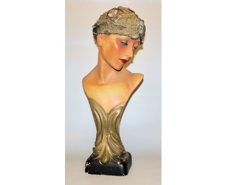 Mannequin-Büste des Jugendstils, deutsch um 1920Friseurbüste, auch als Schaufenster-Figur für Hutmode, handbemalter Stuck, di