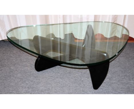 Isamu Noguchi, Coffee Table "IN-50", Ausführung 1990er JahreIsamu Noguchi, 1904-1989, japanisch-amerikanischer Bildhauer und 