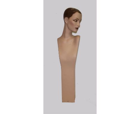 Ausdruckstarke Mannequin-Büste "Grace" auf gelängtem Sockel, 1980er JahreAuf einer schlanken hohen Stele der realistisch ausg