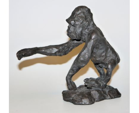 Hans Scheib, Gorilla, Bronzeplastik von 2002Hans Scheib, *1949 Potsdam, Bildhauer und Grafiker, Gorilla, Bronze mit schwarz-b