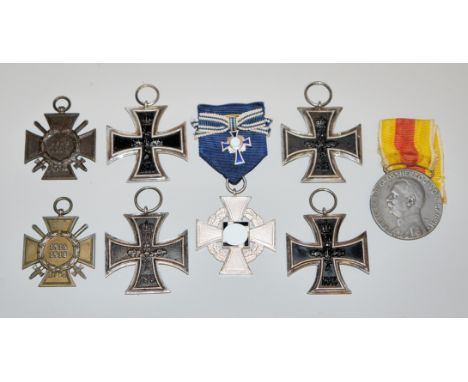 Neun Ehrenzeichen der deutschen Kaiserzeit und 3. Reich4x EK2 1914; 2x Kriegsverdienstkreuz mit Schwertern 1918; Verdienstmed