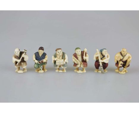 Konvolut sechs Netsuke, Japan, Elfenbein, part. polychrom gefasst, jew. mit Signatur, verschiedene Gewerke, H.: je ca. 5 cm, 