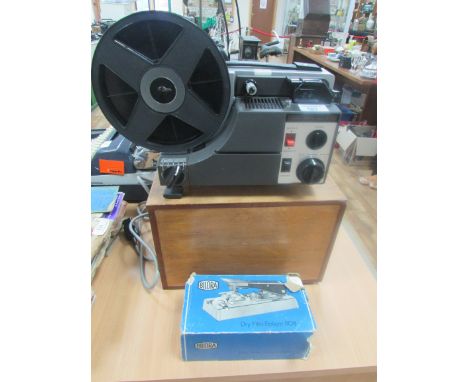 Cine film projector