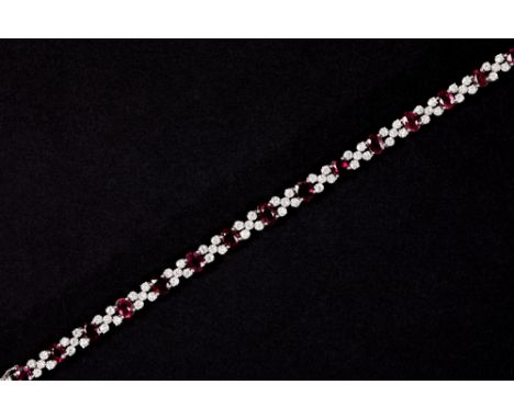 superb bracelet in white gold (18 carat) with ca 9 carat of Siamese ruby with a beautiful pigeon red color and with ca 3,75 c