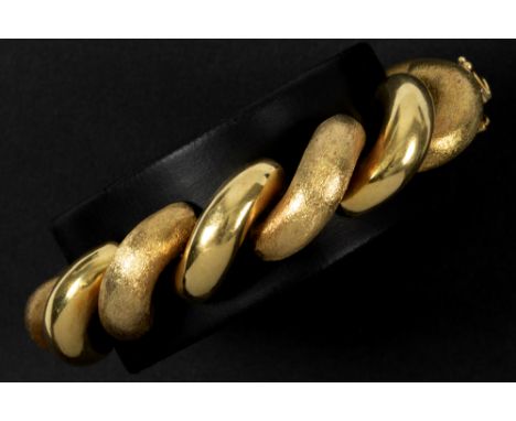 vintage bracelet with alternating matted and polished links in yellow gold (18 carat) || Mooi vintage bracelet met alterneren