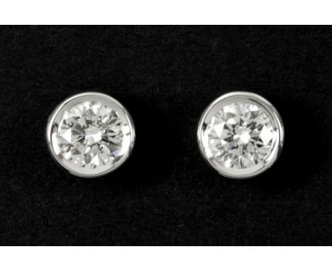 pair of earrings in white gold (18 carat), each with one diamond -  in total : at least 0,90 carat of high quality brilliant 