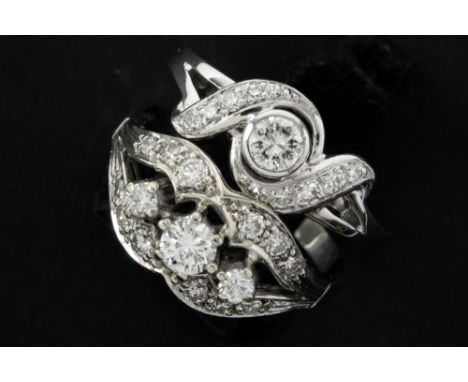 two vintage rings in white gold (18 carat each with hig quality brilliant and 8/8-cut diamonds (in total : ca 1,10 carat) || 