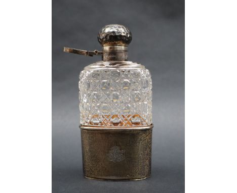 An Edward VII silver and hobnail cut glass hip flask, with removable beaker base, weighable silver approximately 60 grams, Lo