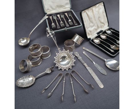 A Victorian kings pattern ladle, London, 1846, Benoni Stephens together with silver napkin rings, silver sugar nips, cased si