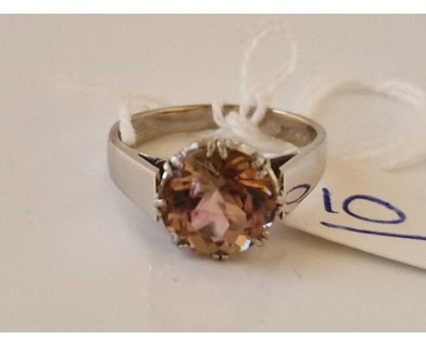 18ct white gold hallmarked single stone ring set with a pink tourmaline, size P, 5.5g