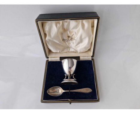 A good Christening set of an egg cup &amp;  spoon on three supports, Sheffield 1927, 49g