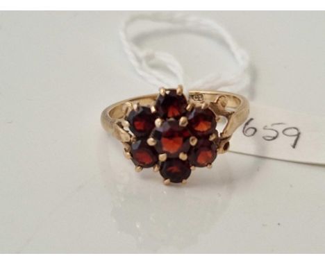 A garnet cluster ring 9ct size S 3.4 gms