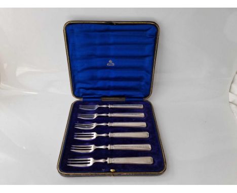 A boxed set of six silver handled cake forks, Sheffield 1913?