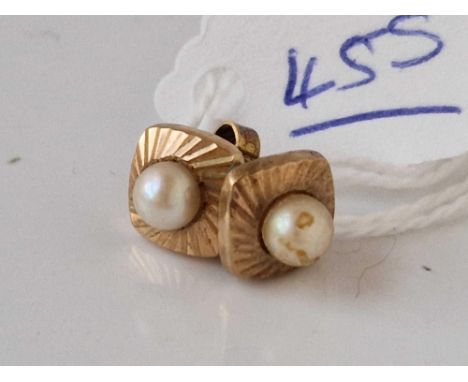 A pair of pearl earrings 9ct 1.6 gms