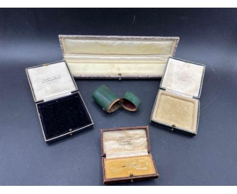 A quantity of jewellery boxes