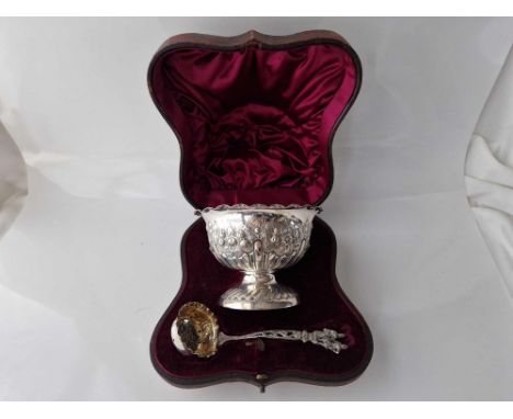 Good quality boxed large sugar bowl with sifter spoon with embossed decoration. London 1887. 185gms