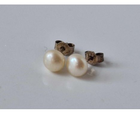 Silver cultured pearl stud earrings, pearls approx 7mm diameter