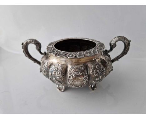 Good quality Georgian sugar bowl with leaf capped handles. 9 in wide. London 1830 By W H 460gms