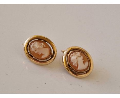 Pair of vintage cameo 9ct earrings 3.5g