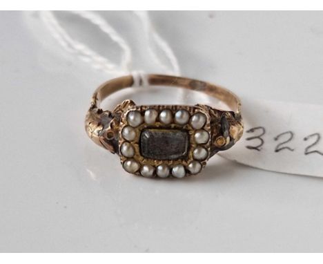 A antique pearl memorial ring size P