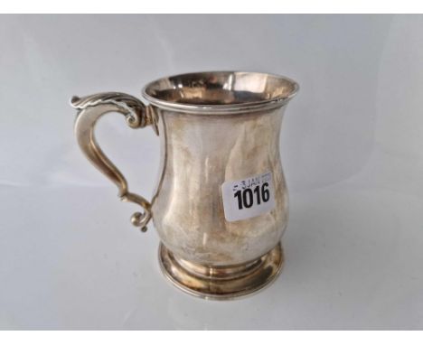 A George II pint tankard on spreading base, 4 3/4" high, London 1744 by HP, 375g