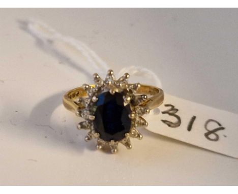 A SAPPHIRE AND DIAMOND CLUSTER RING 18CT GOLD SIZE N 4.3 GMS