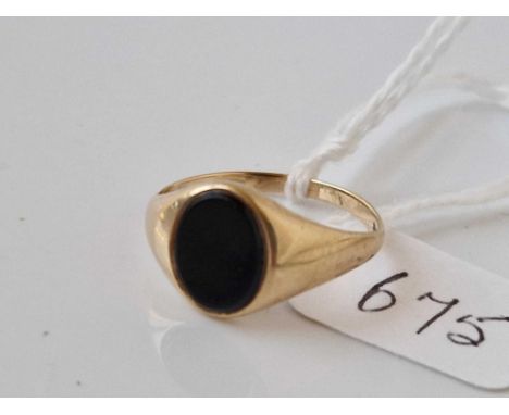 A onyx signet ring size P 9ct 2.6 gms