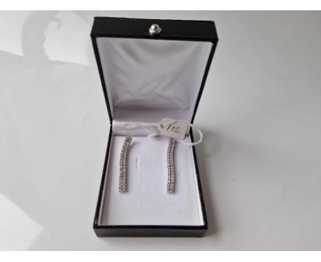 A PAIR OF WHITE GOLD DIAMOND EARRINGS TOTAL OF APPROX. 2 CARATS 4.5 CM DROP 40 DIAMONDS IN EACH EARRINGS 14CT GOLD BOXED