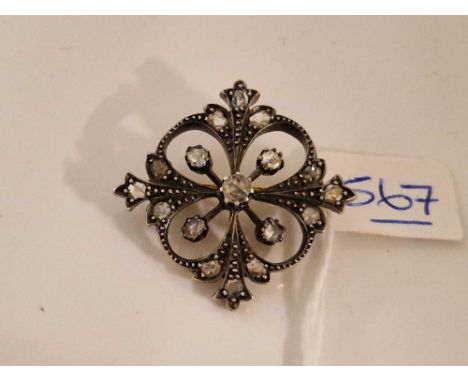 A GOOD QUALITY GOLD DIAMOND BROOCH 6.6 GMS