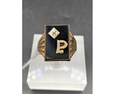 A vintage 9ct black onyx gents ring with letter P and set with small diamond sz U 5.4g