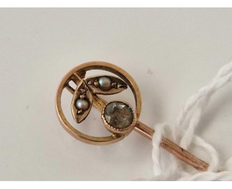 A aquamarine and pearl vintage stick pin set in gold