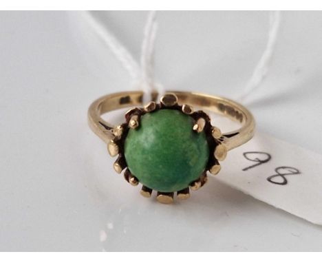 A polished green stone ring 9ct size O 3.2 gms