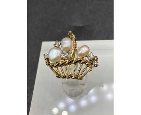 A pretty Jiardinetto Diamond and pearl basket brooch pendant with brooch fitting 9ct