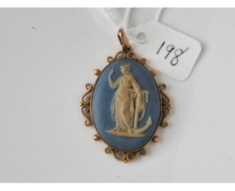 A oval Wedgwood pendant 9ct 7.9 gms