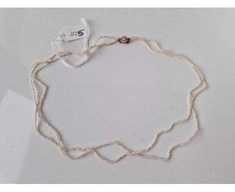 A seed pearl necklace 15 inch