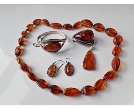 A bag of amber jewellery