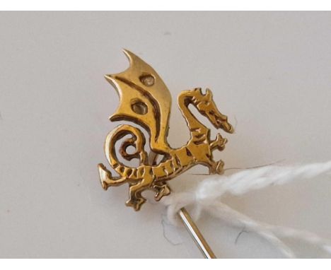 A dragon topped stick pin 9ct