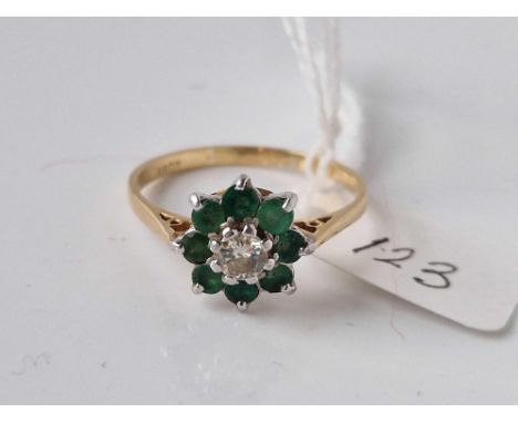 A EMERALD AND DIAMOND RING 18CT GOLD SIZE V 3.8 GMS