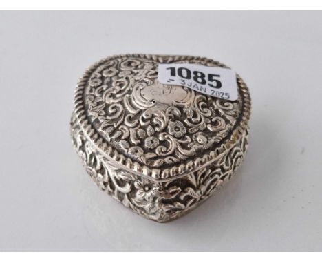 Heart shaped Victorian dressing table box. Birmingham 1896. 3 in diam 61gms