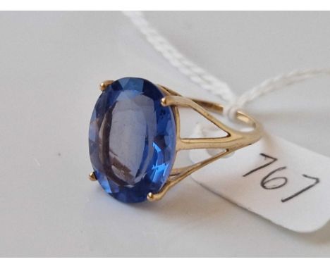 A blue stone ring size O  9ct 4.2 gms