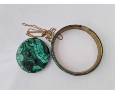 A large malachite pendant necklace 24 inch and bangle